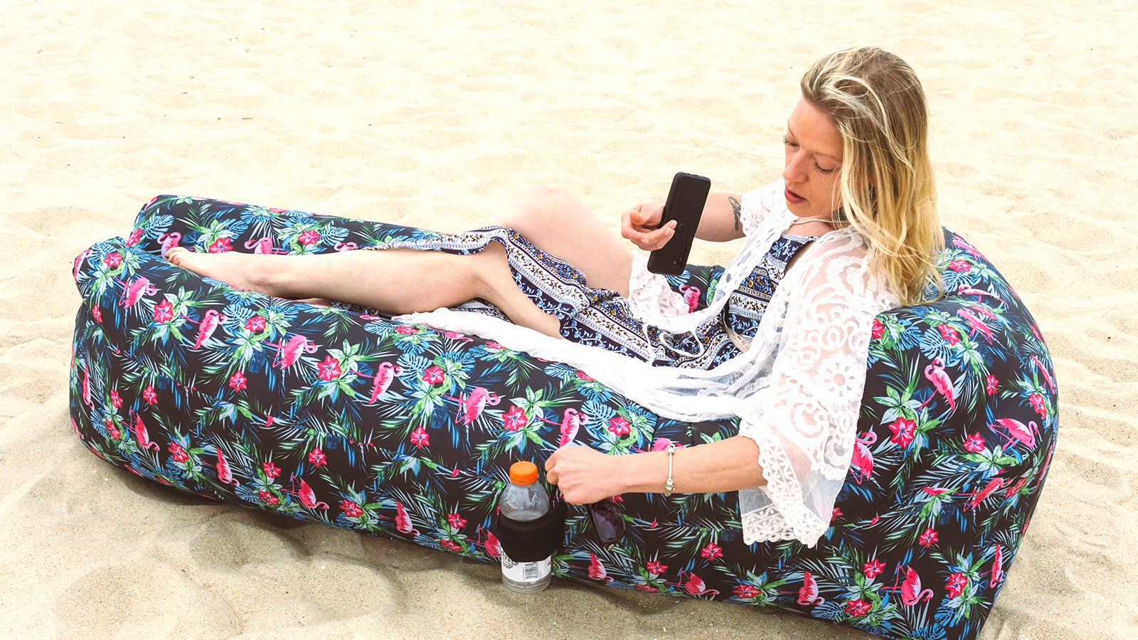 inflatable-lounger-black-flamingo-coolbamboostore