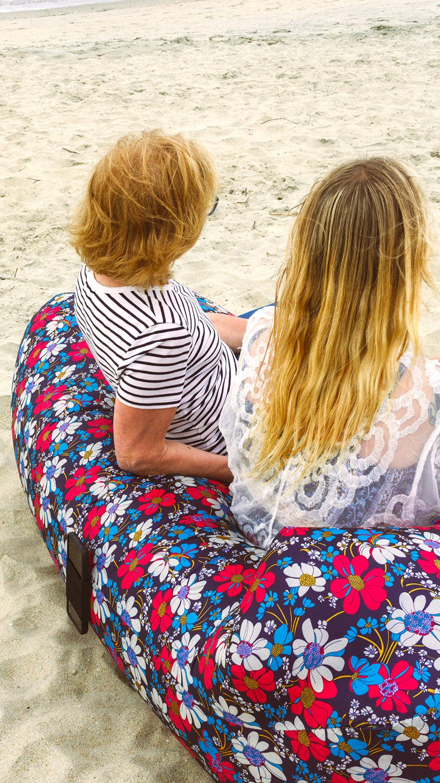 inflatable-lounger-flowers-coolbamboostore