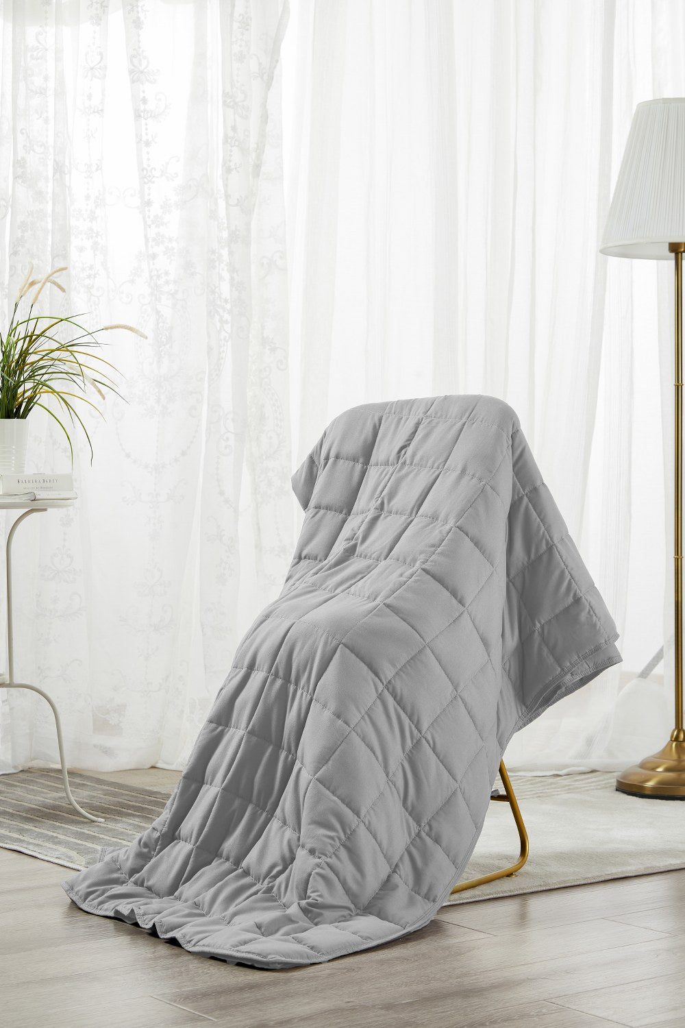 weighted-comforter-queen-size-silver-hypoallergenic-durable-material-coolbamboostore